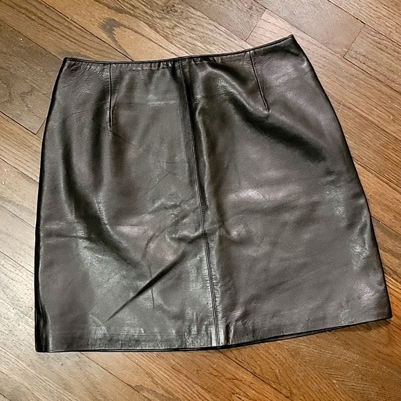 Hugo Buscati Dresses & Skirts - HUGO BUSCATI black leather mini skirt sz 8 lined